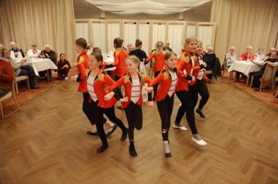 Smtliche Tanzdarbietungen kommen aus der Tanz Fabrik von Claudia Welslau